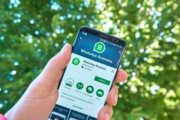 Cómo usar WhatsApp Business para mejorar la atención al cliente whatsapp business